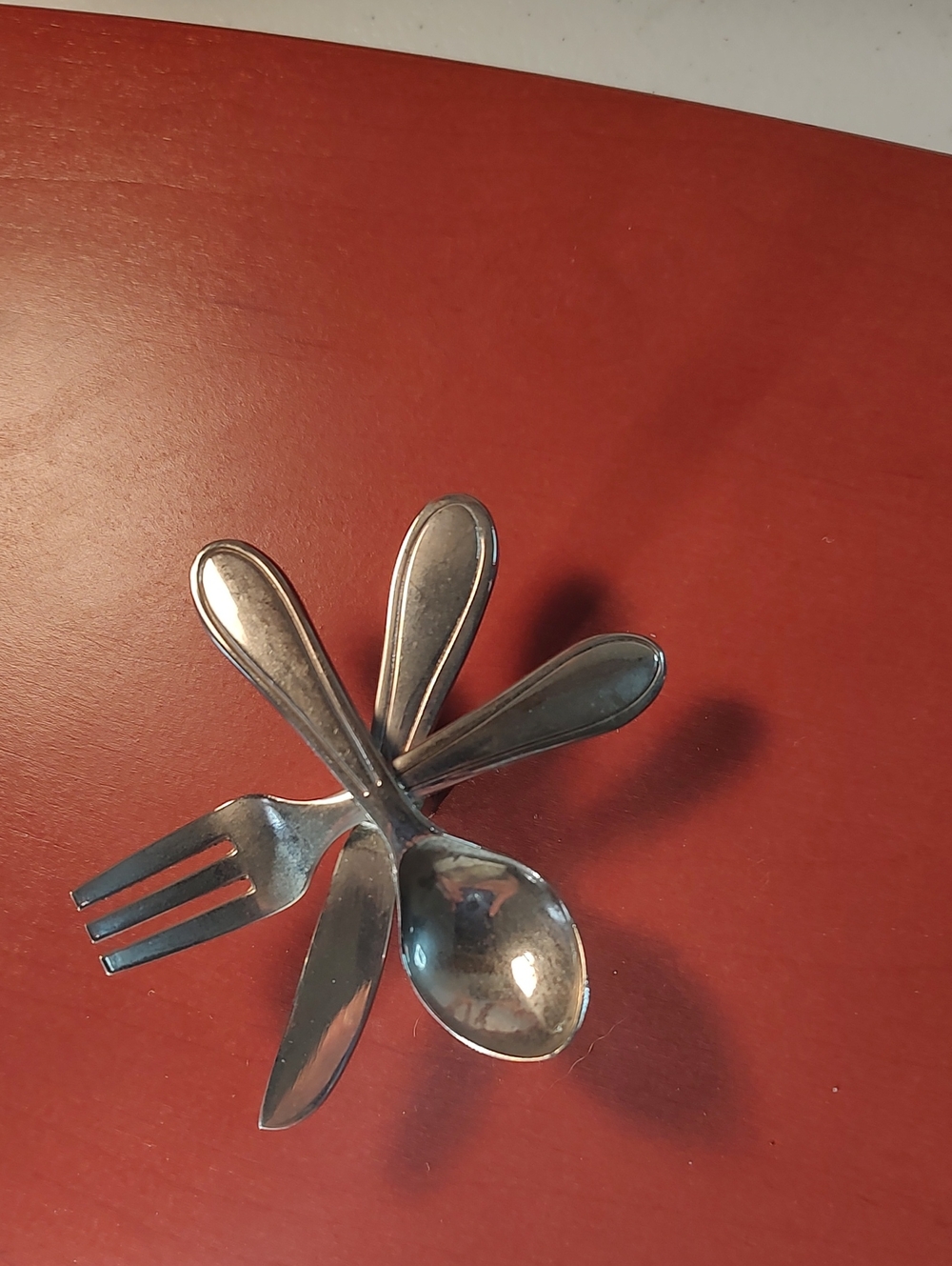 Longaberger Fiesta Bread Basket With 2 Swinging Handles & Red Lid Cutlery Knob - Picture 14 of 15